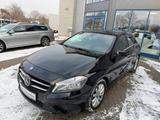 Mercedes-Benz A 180 BlueEfficiency/Navi/Teilleder/Sitzheizung - gebrauchte Mercedes-Benz A 180 aus dem Jahr 2013