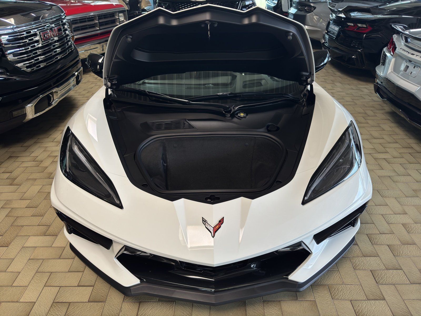 Fahrzeugabbildung Corvette C8 Cabrio 3LT MY2026 ARCTIC-WHITE/DARK-ATMOSPHER