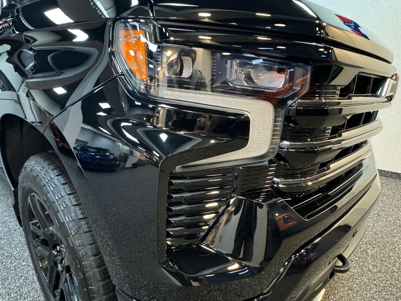 Fahrzeugabbildung Chevrolet 26 SILVERADO MIDNIGHT HIGH COUNTRY 6.2L V8-4x4