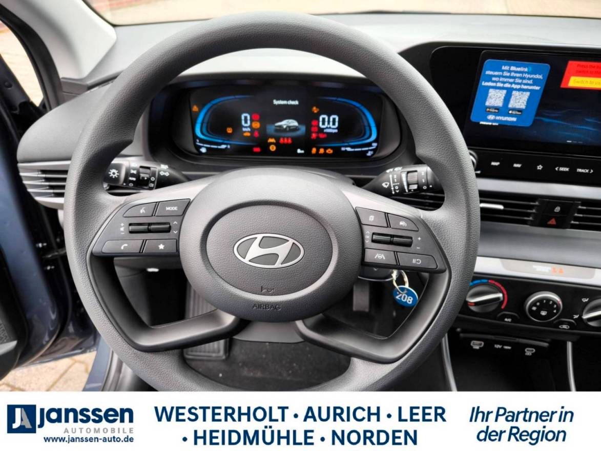 Fahrzeugabbildung Hyundai i20 Select Funktionspaket PDC Navi Rückfahrkamer