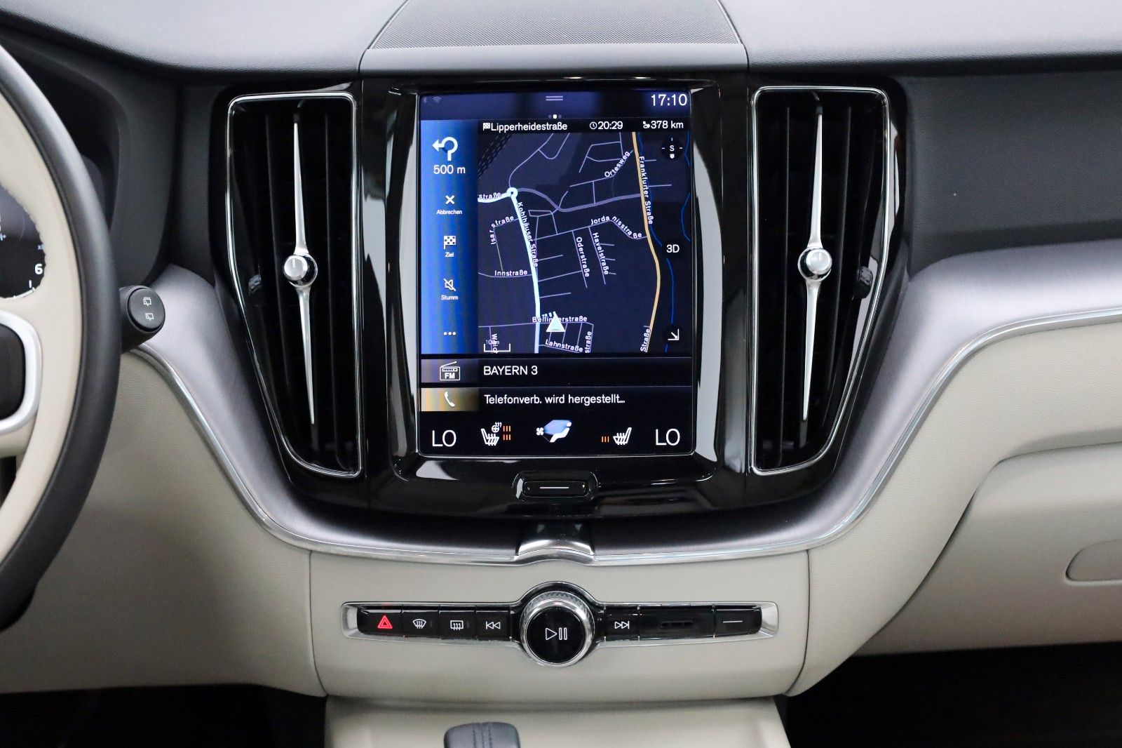 Fahrzeugabbildung Volvo XC60 Momentum Pro,Leder,Navi,LED,SH,Pano.,AHK+WR