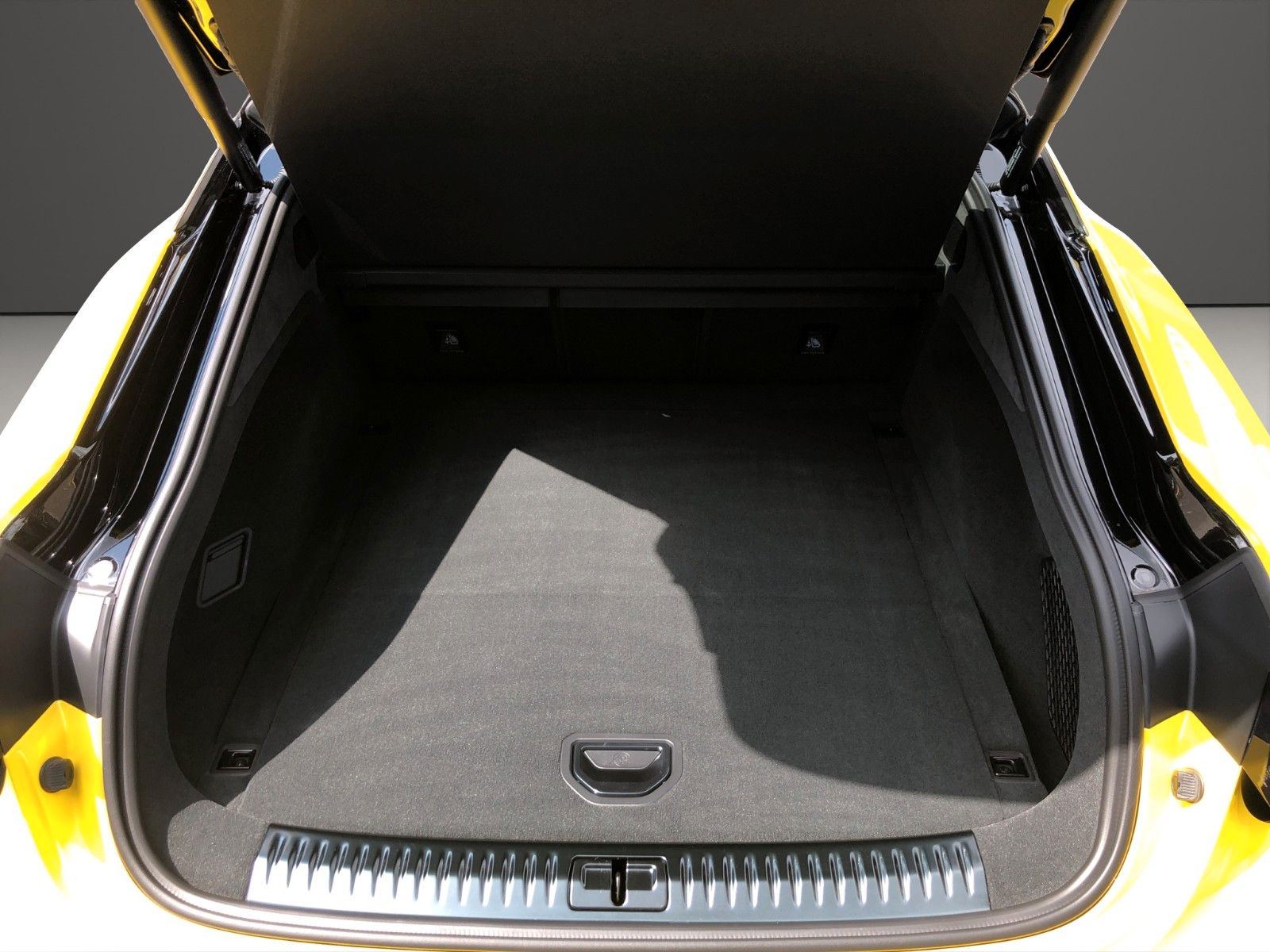 Fahrzeugabbildung Lotus Emeya S Carbon Dynamic Pack 22 Zoll