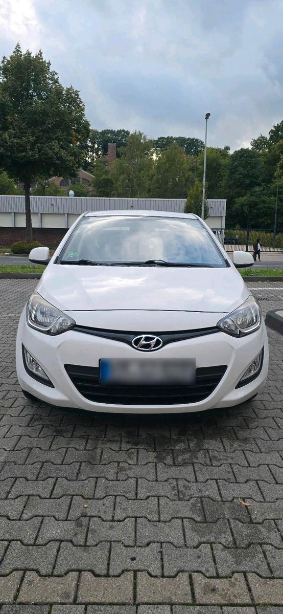 Hyundai i20 2012 — rear view