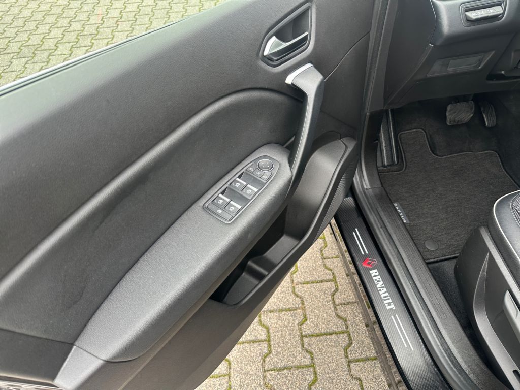 RENAULT Captur TCe 140 EDC GPF INTENS RFK PDC vo+hi RENAULT Captur TCe 140 EDC GPF INTENS RFK PDC vo+hi