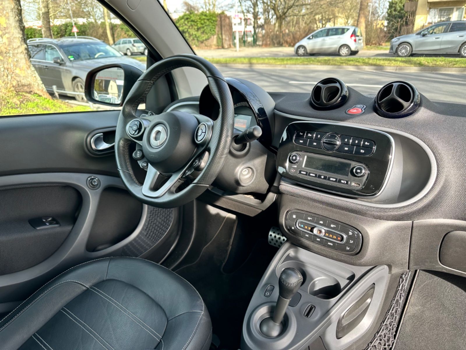 Fahrzeugabbildung Smart ForTwo coupe*Panorama*Leder*SHZ*Tempomat*
