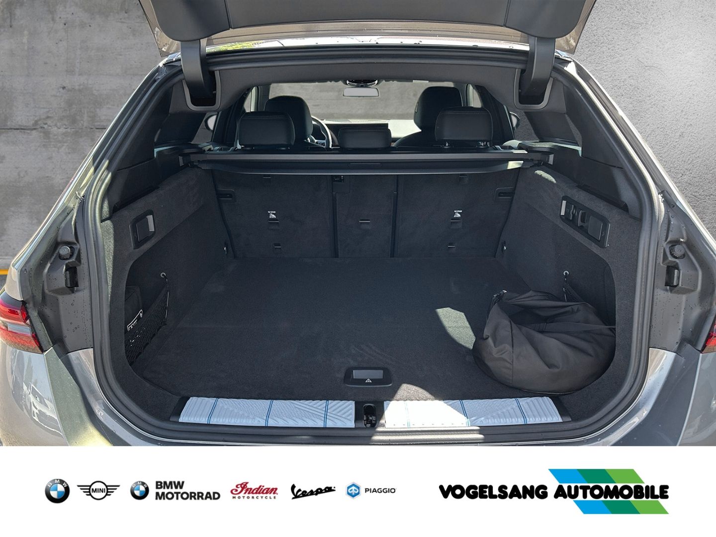 Fahrzeugabbildung BMW i5 40 eDrive M Sport Touring eDrive40 Park-Assis
