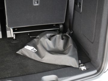 Volkswagen Caddy Maxi eHYBRID DSG STYLE LED ACC 7SITZ AHK