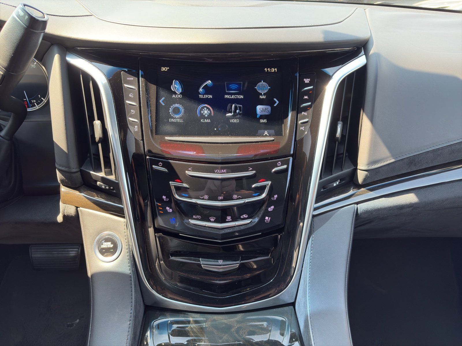 Fahrzeugabbildung Cadillac Escalade 6.2 V8 Platinum/GSD/BOSE/HUD/360°CAM/
