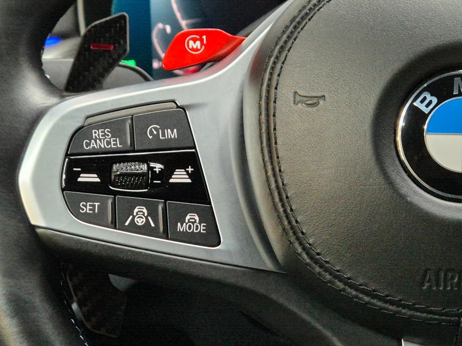 Fahrzeugabbildung BMW M5 Lim. >CARBON+SOFT+LED+HEAD+H&K+MEMO+ACC+360°+