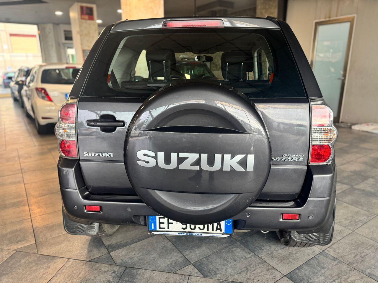 Suzuki Grand Vitara 2011 — interior