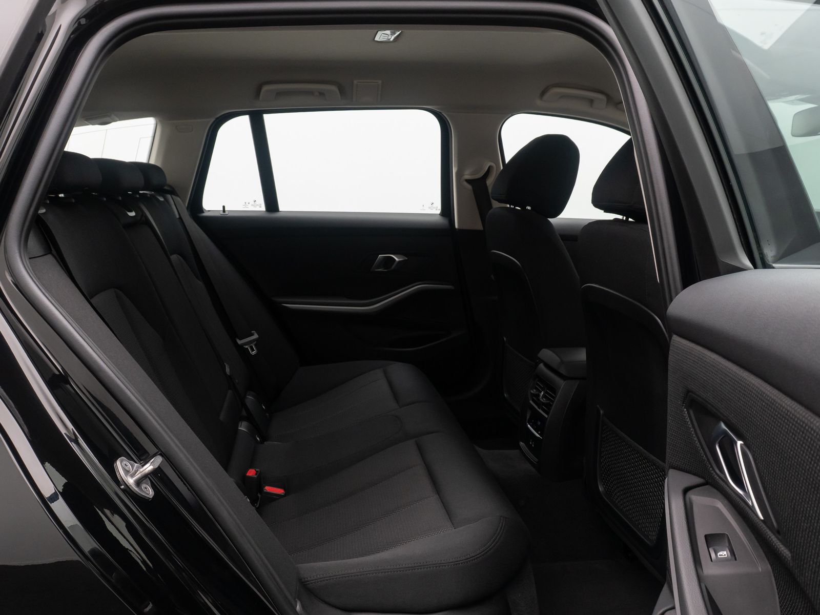 Fahrzeugabbildung BMW 318i GeschwindigReg DAB CockpitPlus PDC LED 17"