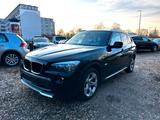 BMW X1 sDrive 18i + BI-Xenon + Panorama + 1.Hand - BMW X1: Limousine