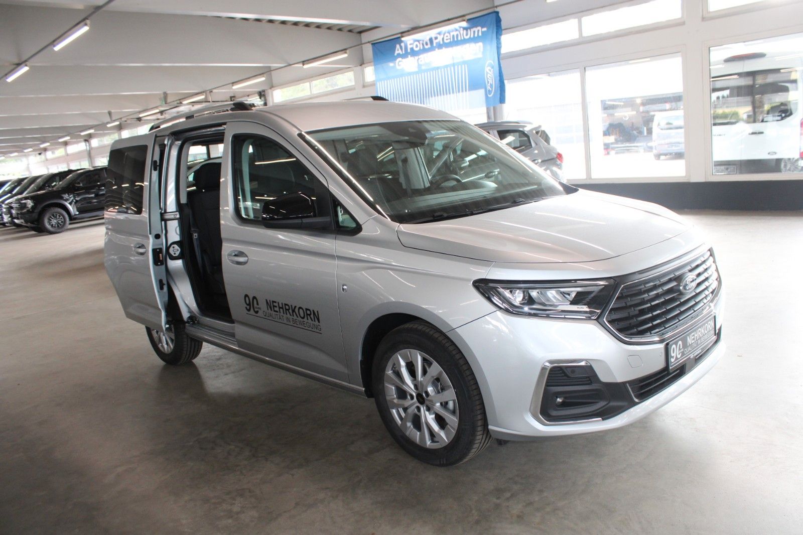 Fahrzeugabbildung Ford Tourneo Connect Titanium 2,0 EcoBlue Automatik
