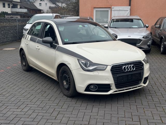 Audi A1 Sportback 1.6TDI  PANO LED NAVI 8 x REIFEN