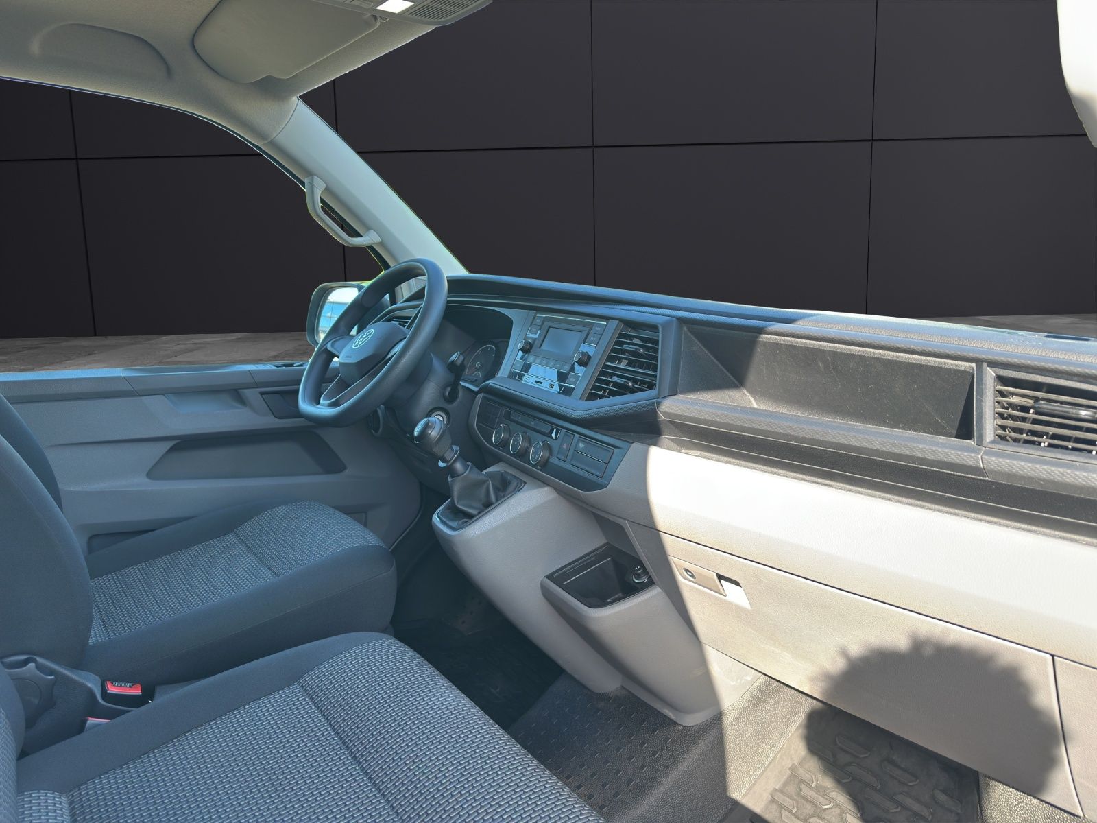 Fahrzeugabbildung Volkswagen T6 Transporter T6.1 Kasten TDI STH PDC DAB+ Klim