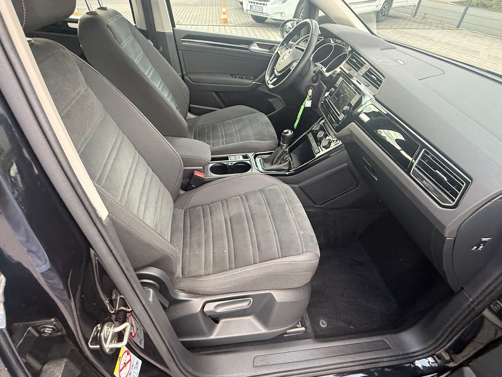 Fahrzeugabbildung Volkswagen Touran Highline BMT/Start-Stopp