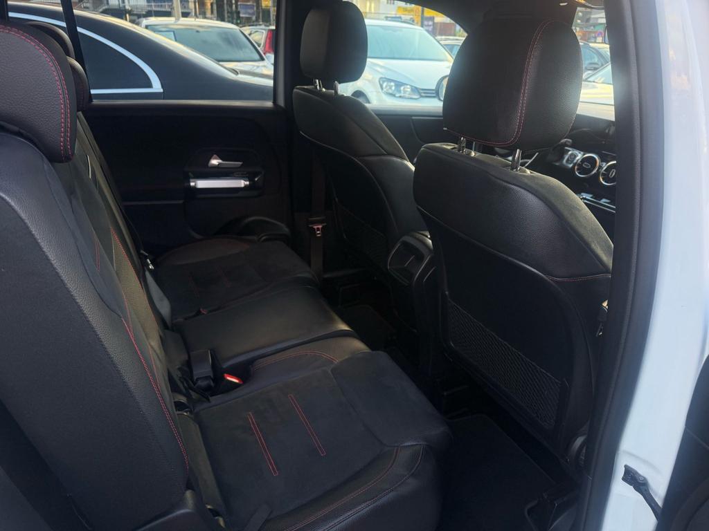 Mercedes-Benz GLB 220