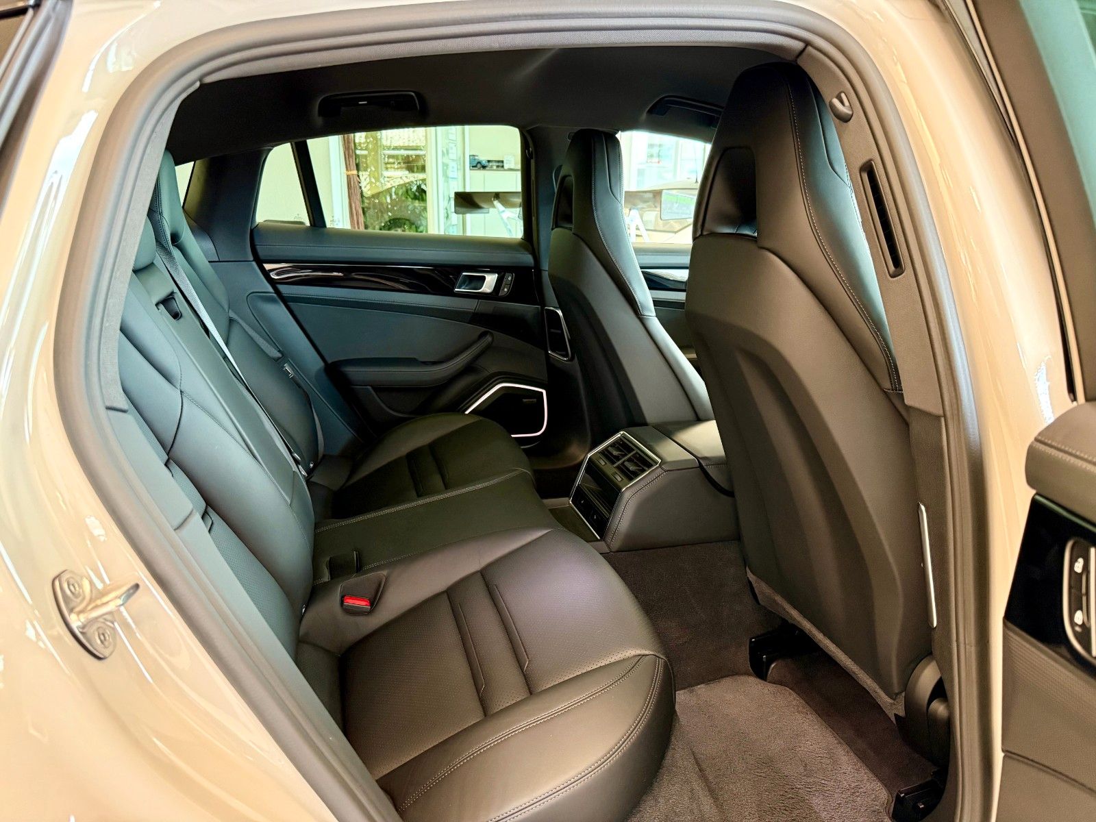 Fahrzeugabbildung Porsche Panamera 4S E-Hybrid HeadUP/ACC/Sportabgasanlage