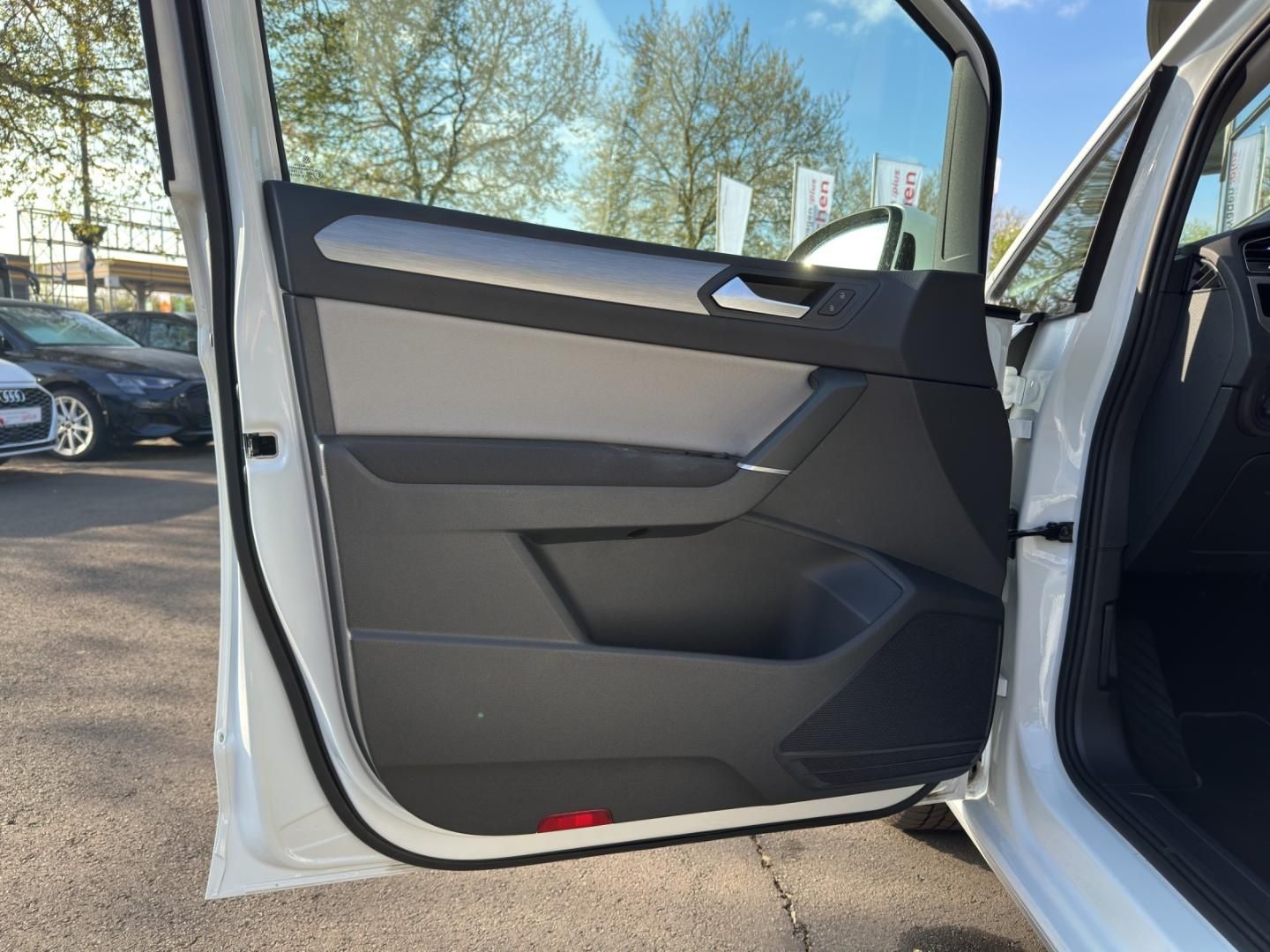 Fahrzeugabbildung Volkswagen Touran Comfortline 1.5 TSI-DSG,7-Sitzer,Rückf.-K