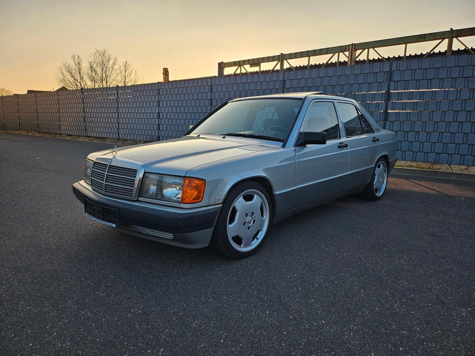 Mercedes-Benz 190 E 1.8 ORIG. KM/AUTOM./SCHIEBED./ZV/AMG 17"