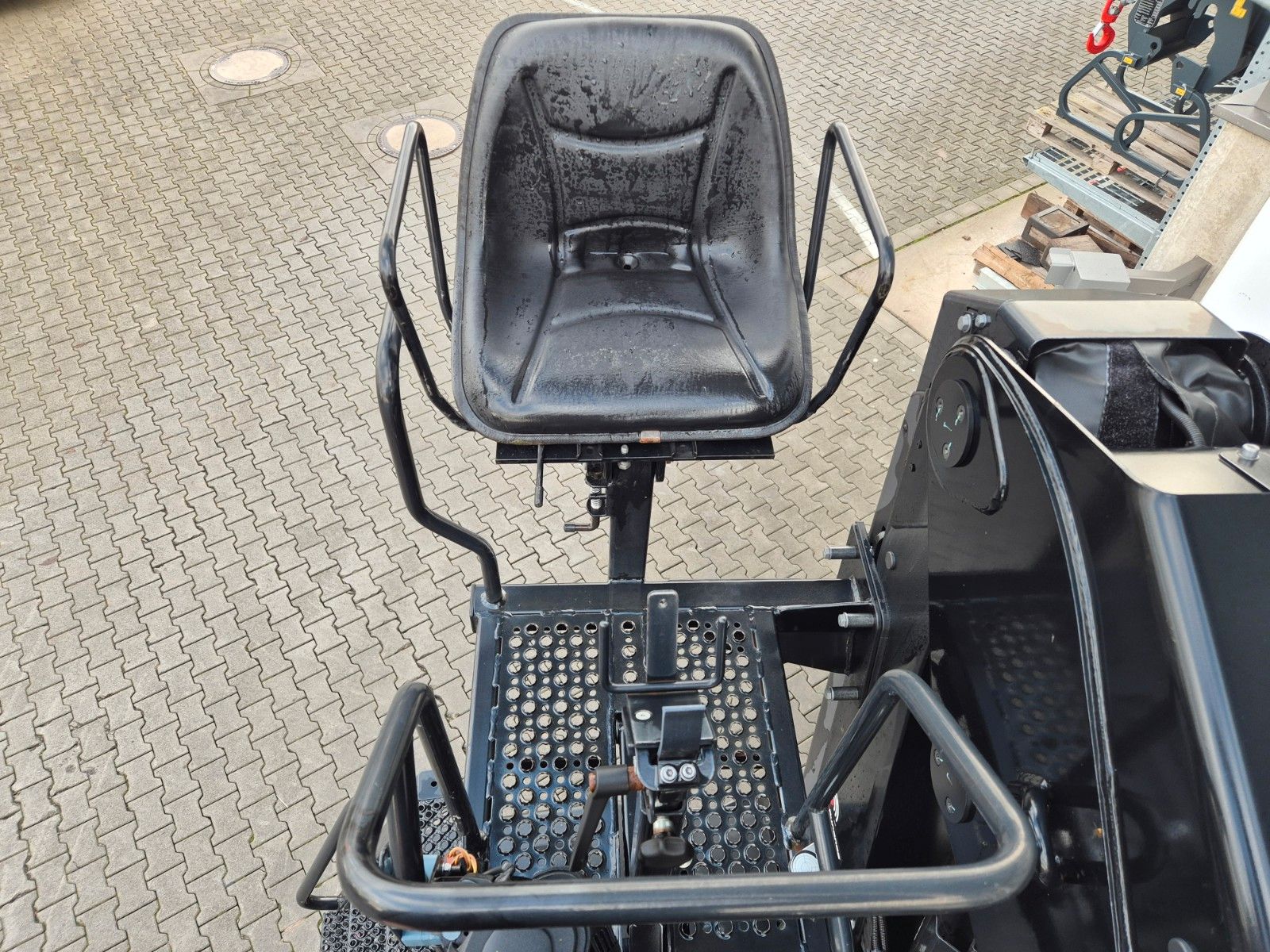 Fahrzeugabbildung Mercedes-Benz Actros 2545 L 6x2 Hiab L-HIPRO 235 DLS-3