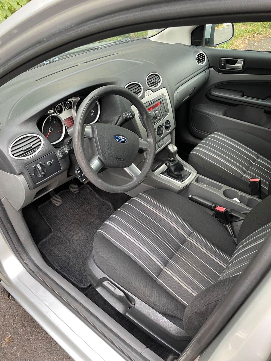 Ford Focus 2010 — photo 10