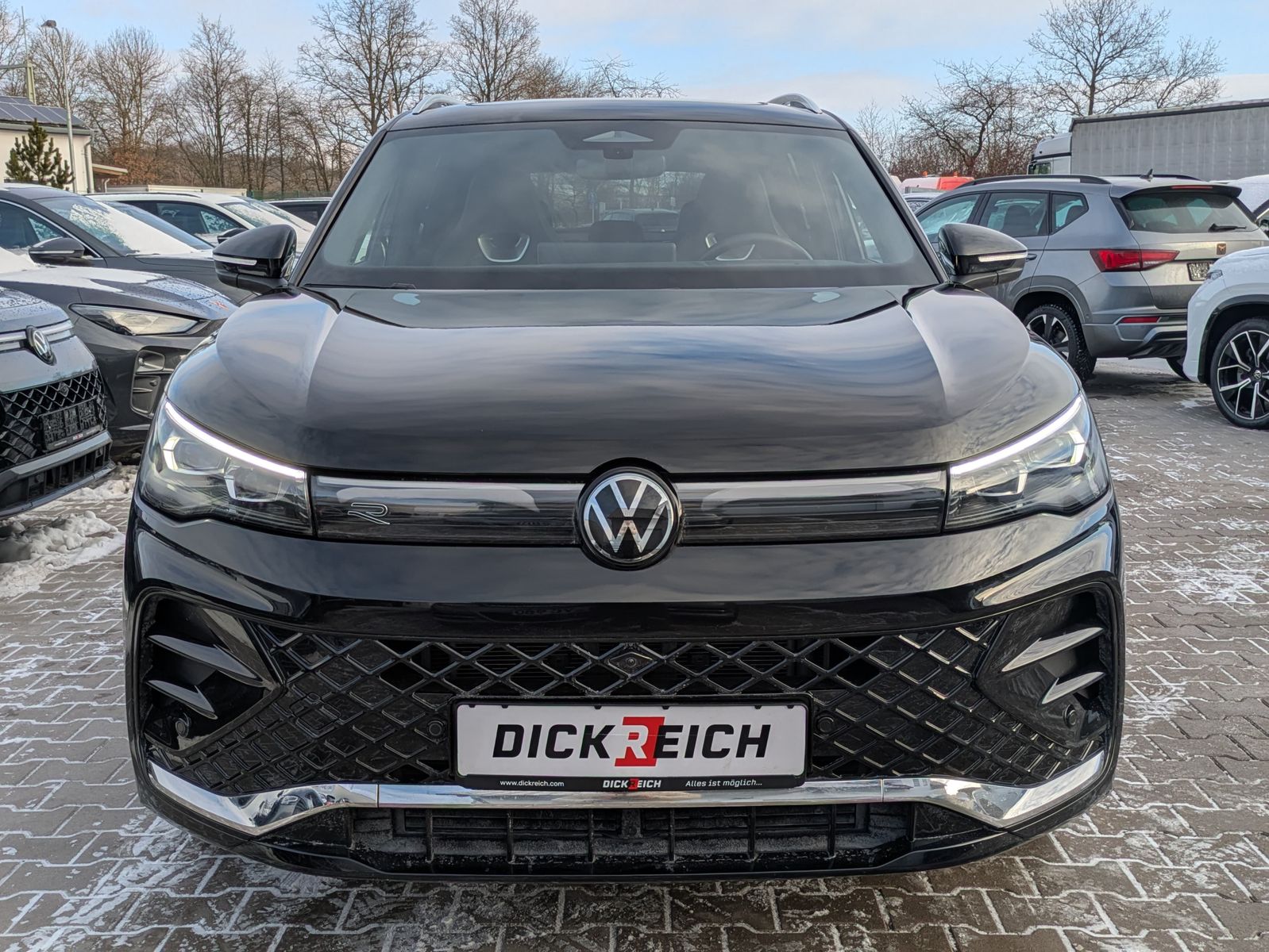 Fahrzeugabbildung Volkswagen Tiguan 2.0 TDI 4M R-Line PANO*H&K*AHK*MATRIX*20"