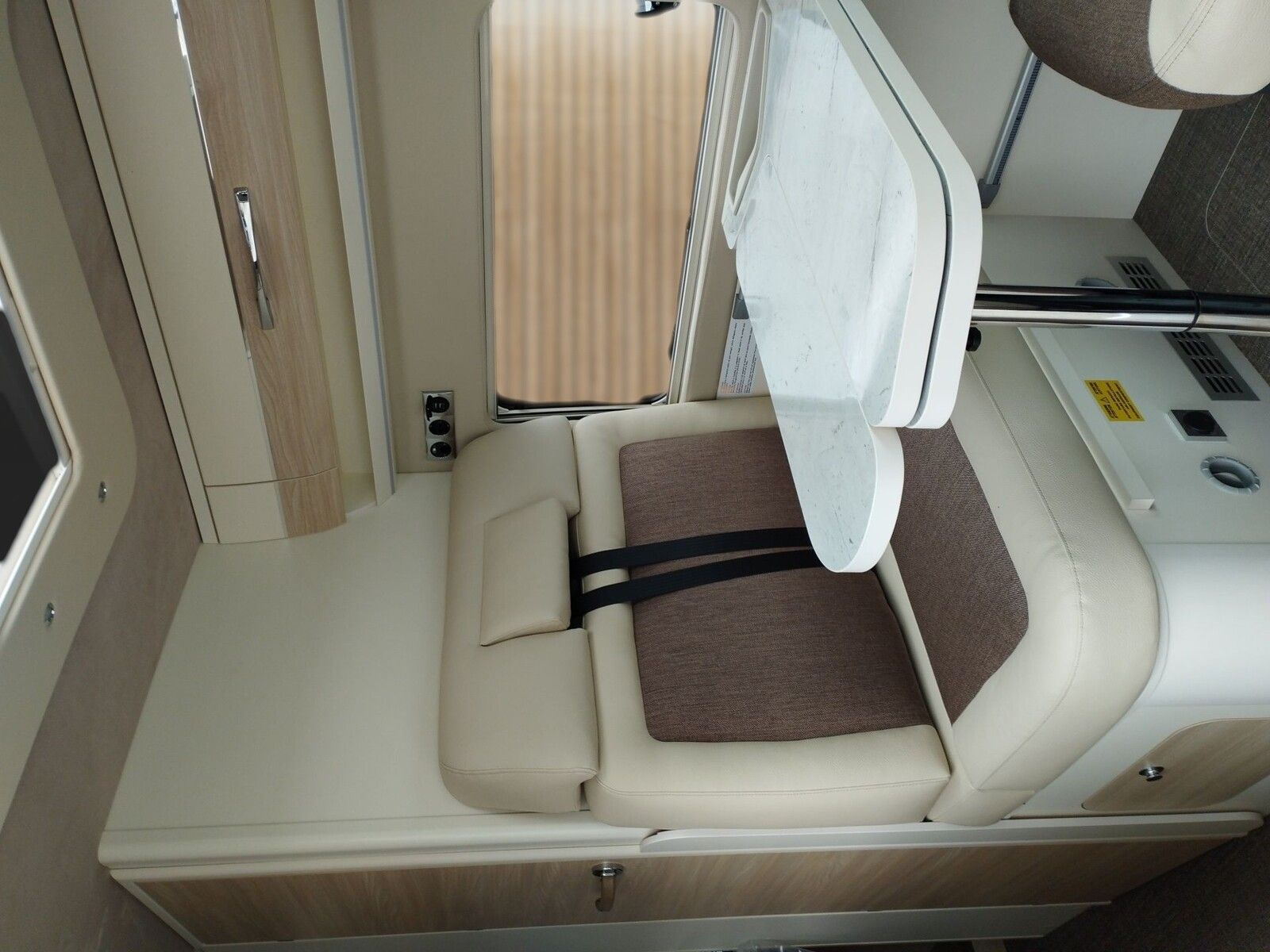 Fahrzeugabbildung Eura Mobil Van V 635 EB Automatik, Markise, Mondial Plus