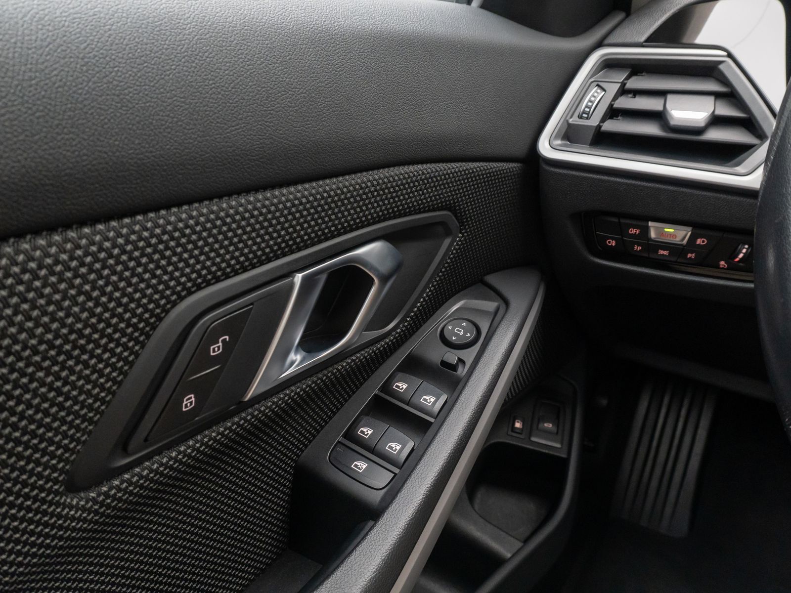 Fahrzeugabbildung BMW 320e  DAB CockPitPro Alarm Geschwindigkeitsreg