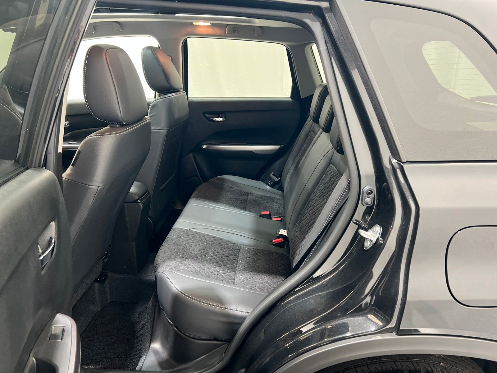 Fahrzeugabbildung Suzuki Vitara  1.5 DUALJET HYBRID AGS Comfort+