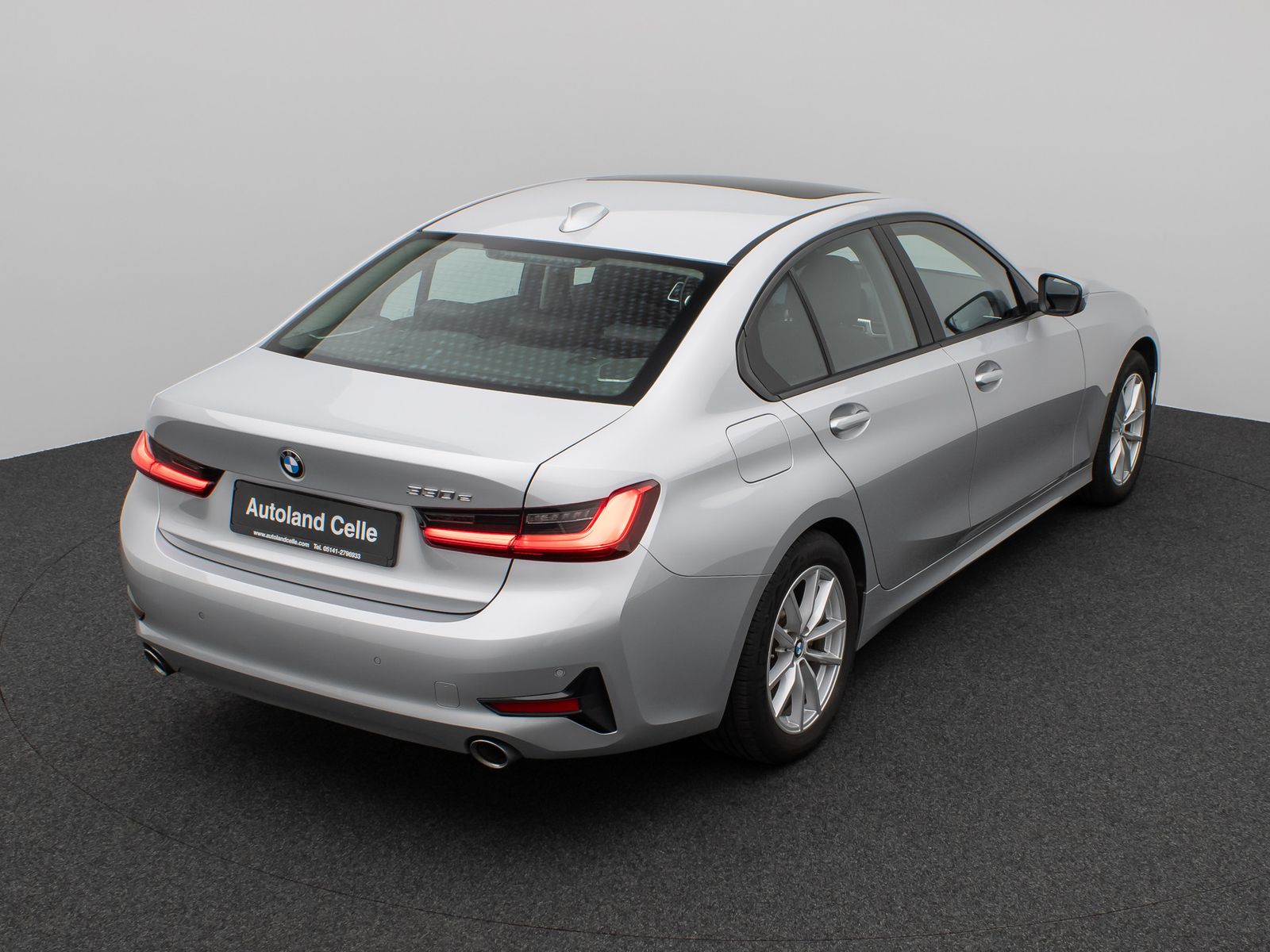 Fahrzeugabbildung BMW 330e  Laser Glasdach HUD H/K Stop&Go AHK Komfort