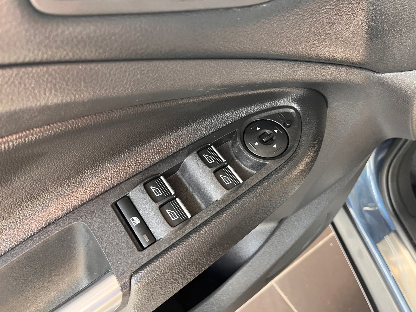 Fahrzeugabbildung Ford Kuga Titanium 4x4 AHK CARPLAY NAV DAB SHZ