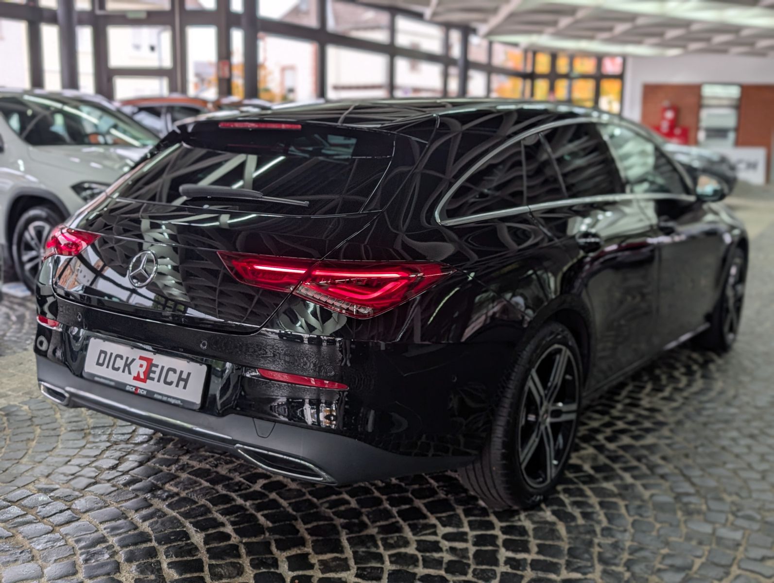 Fahrzeugabbildung Mercedes-Benz CLA 220 d SB MULTIBEAM LEDER DISTR HIGHEND 18