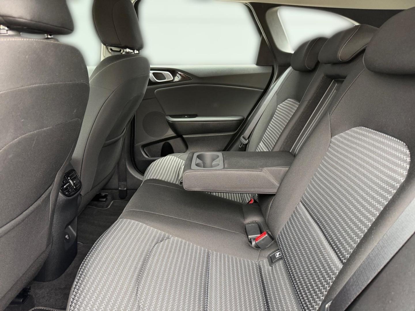Kia Ceed_sw 1.5T Vision DCT7 Komf+ NAV PDC Klimaauto