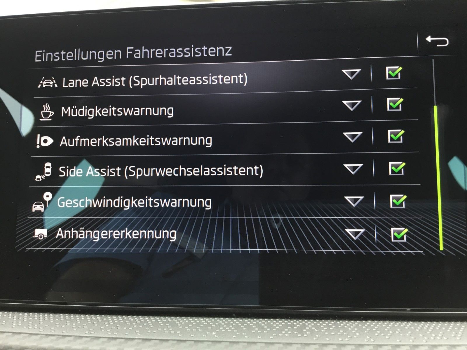 Fahrzeugabbildung SKODA Kamiq 1.5 TSI DSG Monte Carlo+AHK+Navi+Kamera