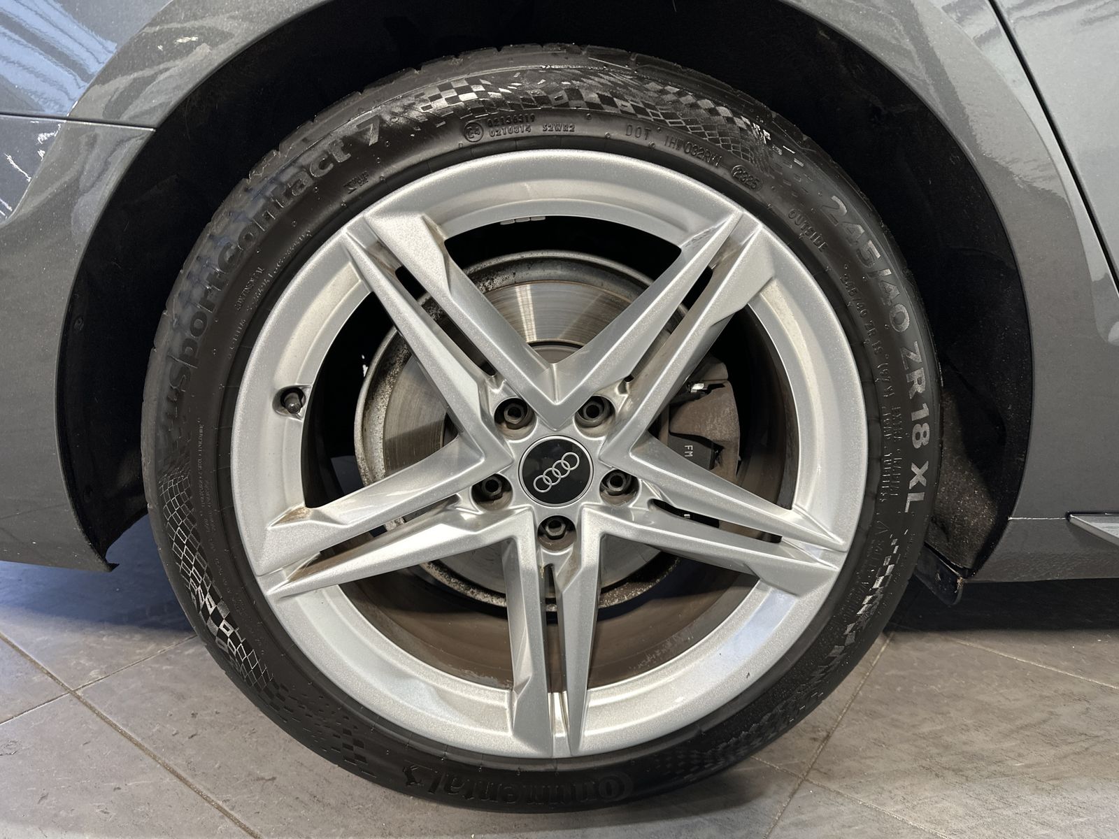 Fahrzeugabbildung Audi A4 Avant 35 TDI S-Line Black NAV+LED+AHK+KAMERA