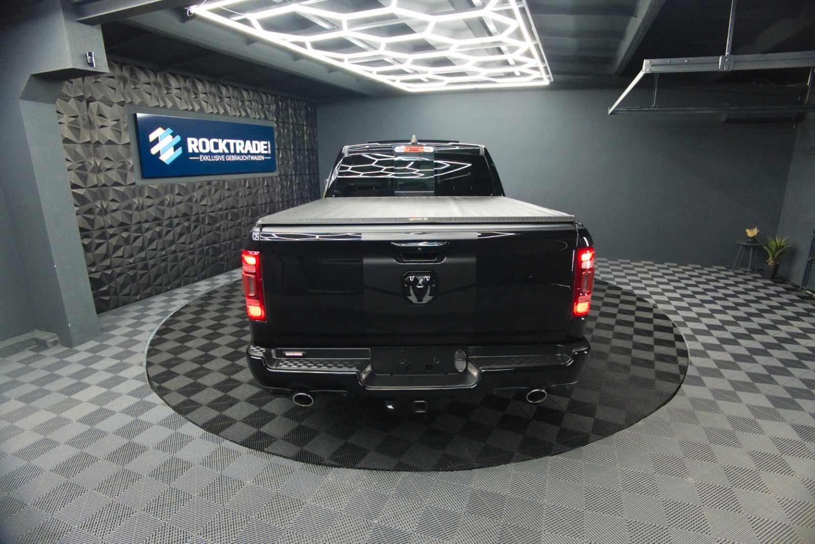 Fahrzeugabbildung Dodge RAM 5.7 V8 HEMI 4x4 Night LARAMIE LONGBED 19%