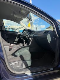 Volkswagen Golf - 10