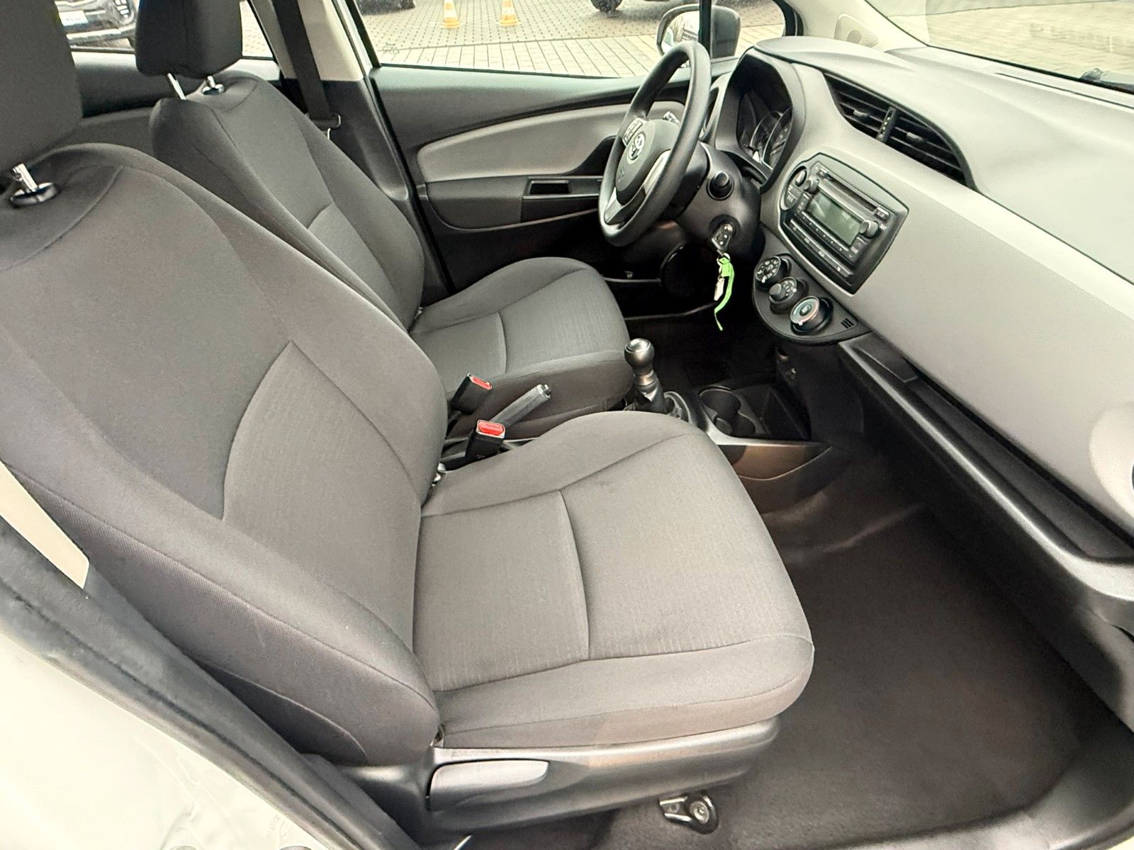 Fahrzeugabbildung Toyota Yaris Basis