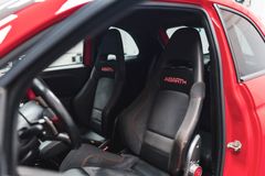 Fahrzeugabbildung Abarth 695 Tributo Ferrari *NR. 1016 / CARBON / SABELT*
