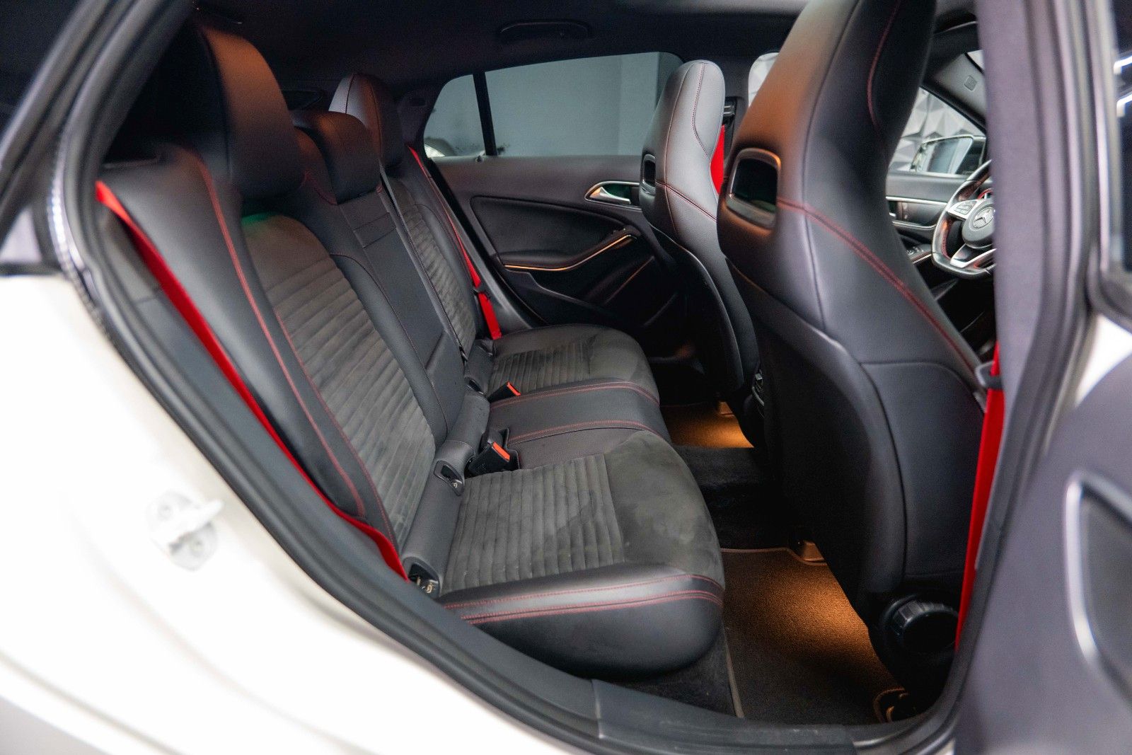 Fahrzeugabbildung Mercedes-Benz CLA 250 Shooting Brake 4Matic AMG Night Pano LED