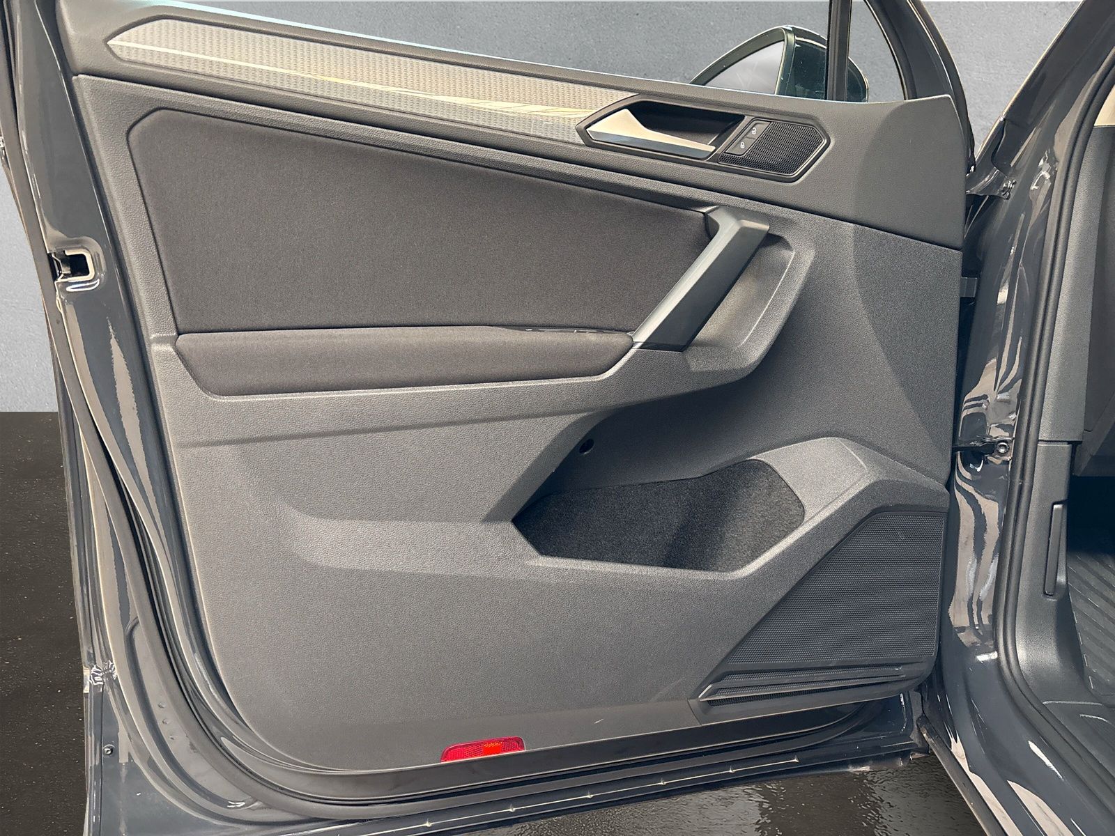 Fahrzeugabbildung Volkswagen Tiguan Life 2.0 TDI DSG AHK App-Connect RFK