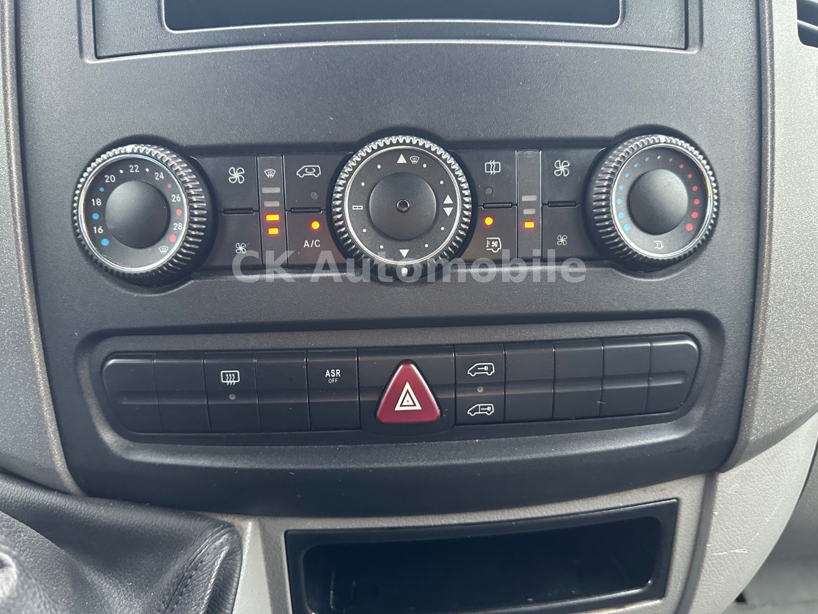 Fahrzeugabbildung Mercedes-Benz Sprinter II Kombi 315 CDI/9 Sitze/Klima/Tempomat