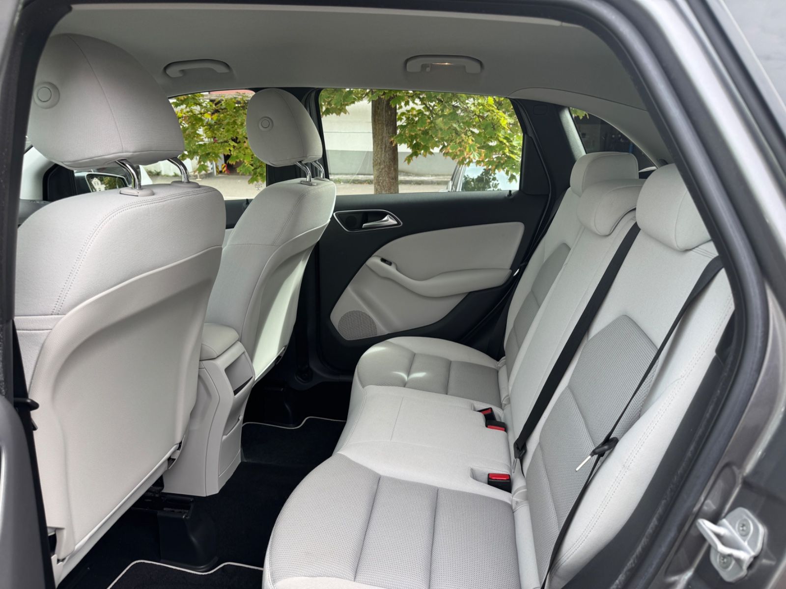 Fahrzeugabbildung Mercedes-Benz B 200 Navi+PDC+LED