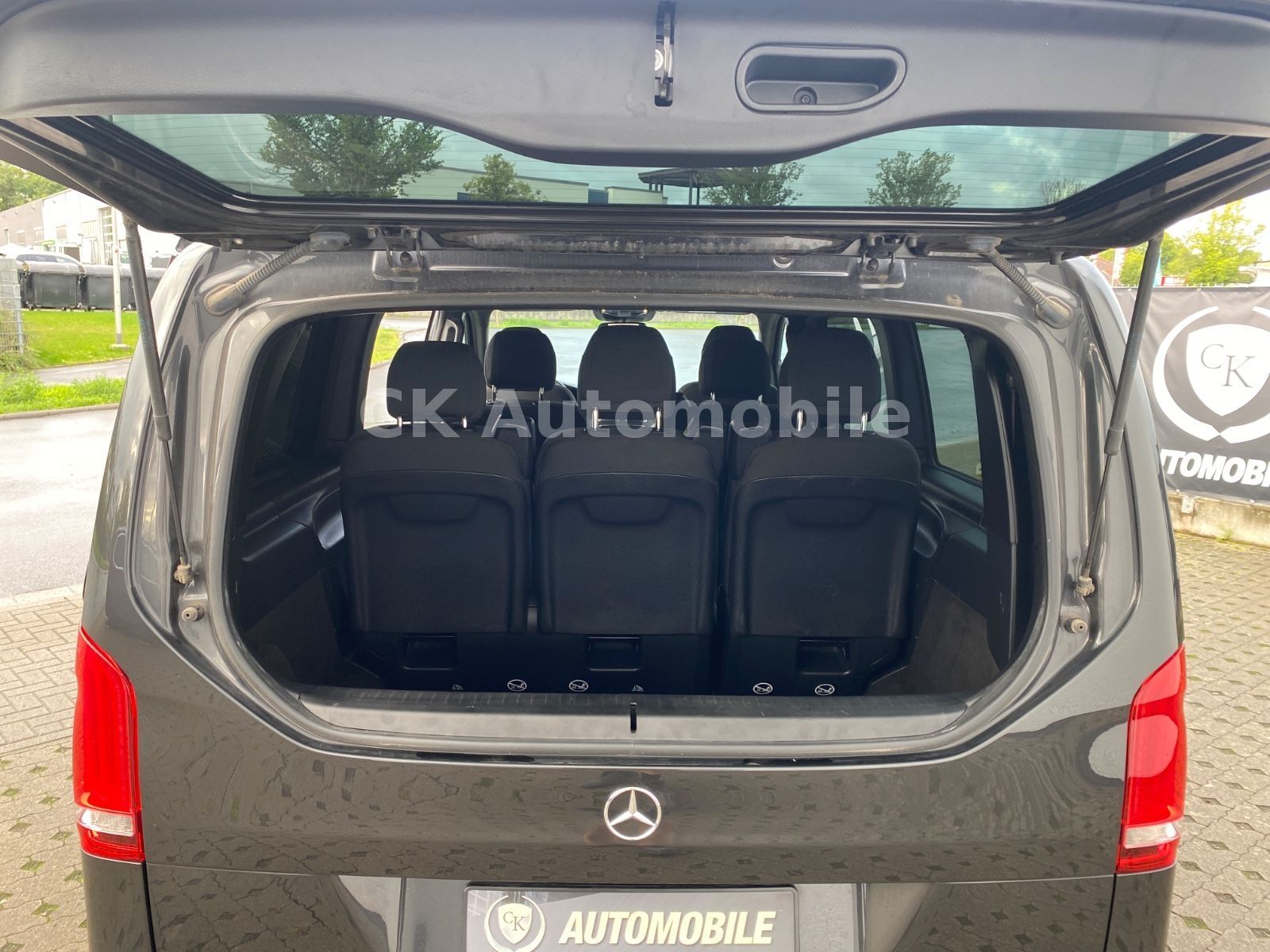 Fahrzeugabbildung Mercedes-Benz V 300 d EDITION 4MATIC lang/7Sitze/Navi/Kam./LED