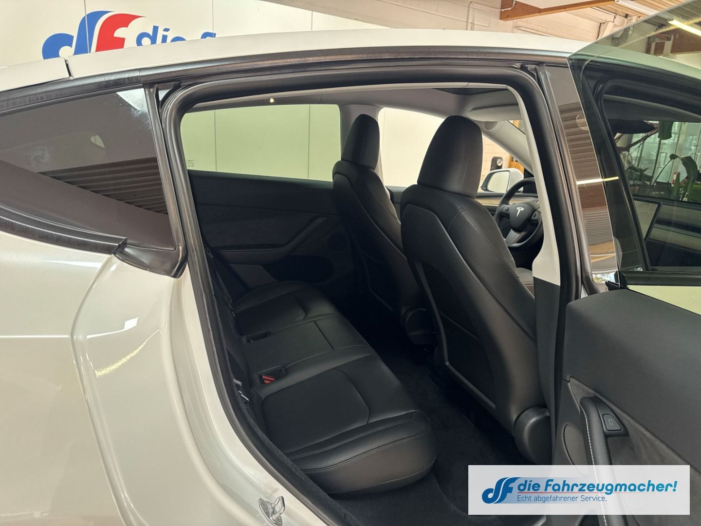 Fahrzeugabbildung Tesla Model Y RWD Panorama Navi Soundsystem LED ACC WL