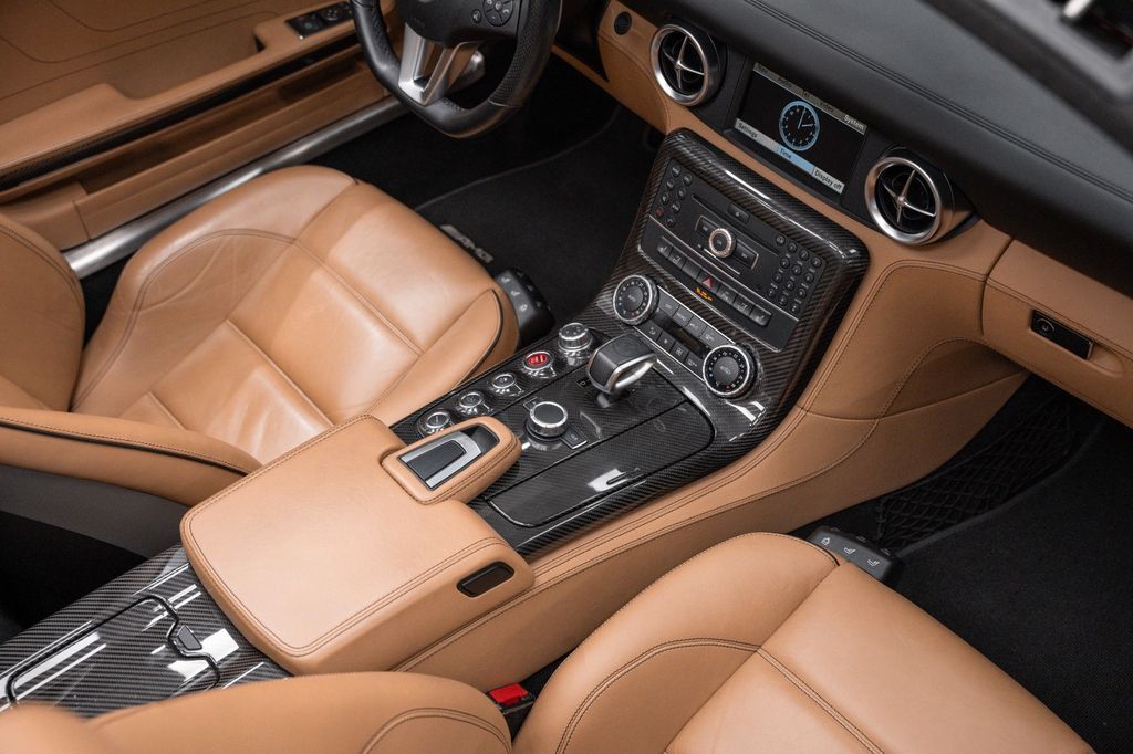 SLS AMG 6.2 V8 Roadster RED/BROWN CARBON - Bild 17
