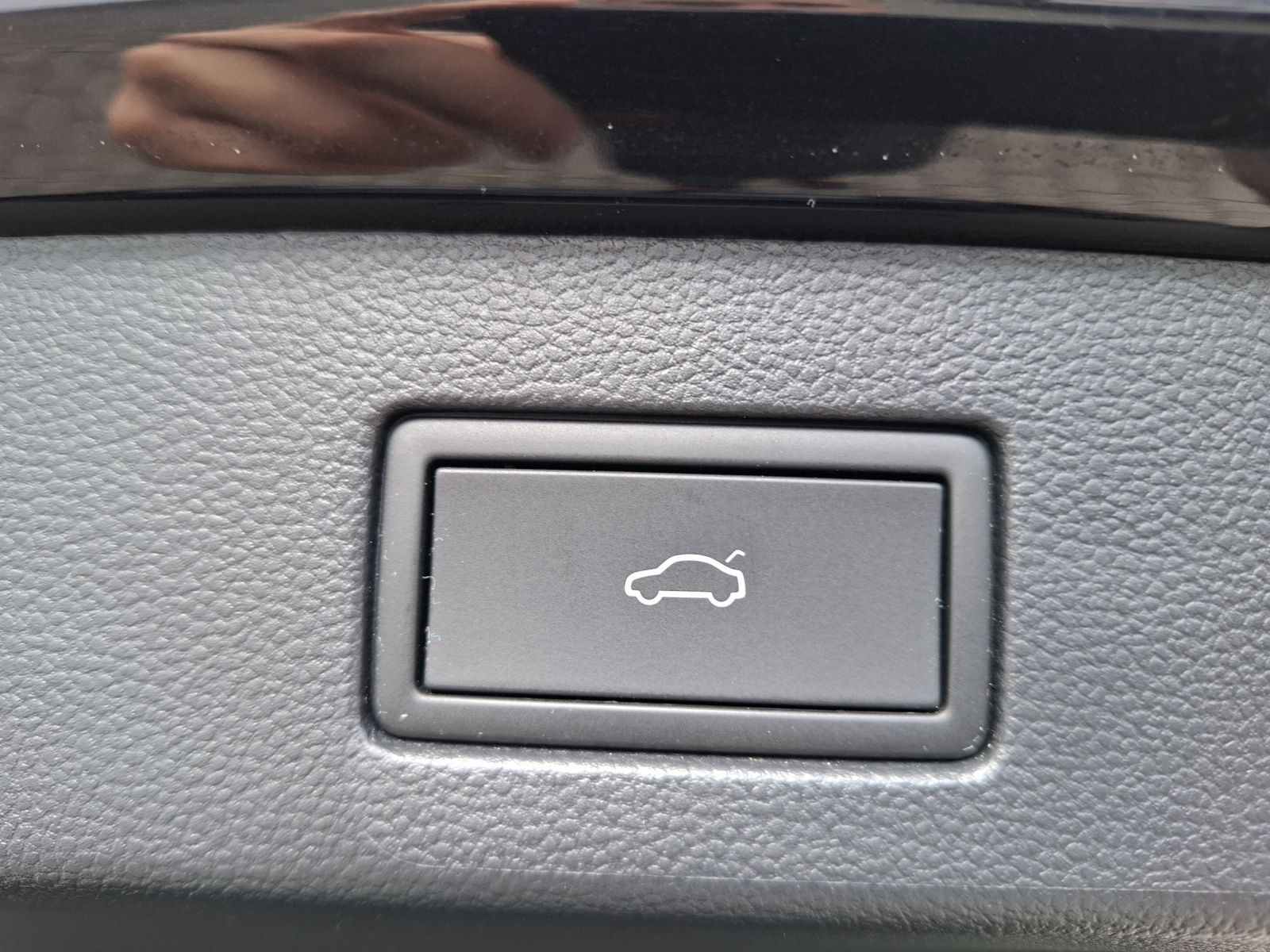 Fahrzeugabbildung Volkswagen Arteon SB TSI R-Line DSG Matrix Navi Pano AID AC