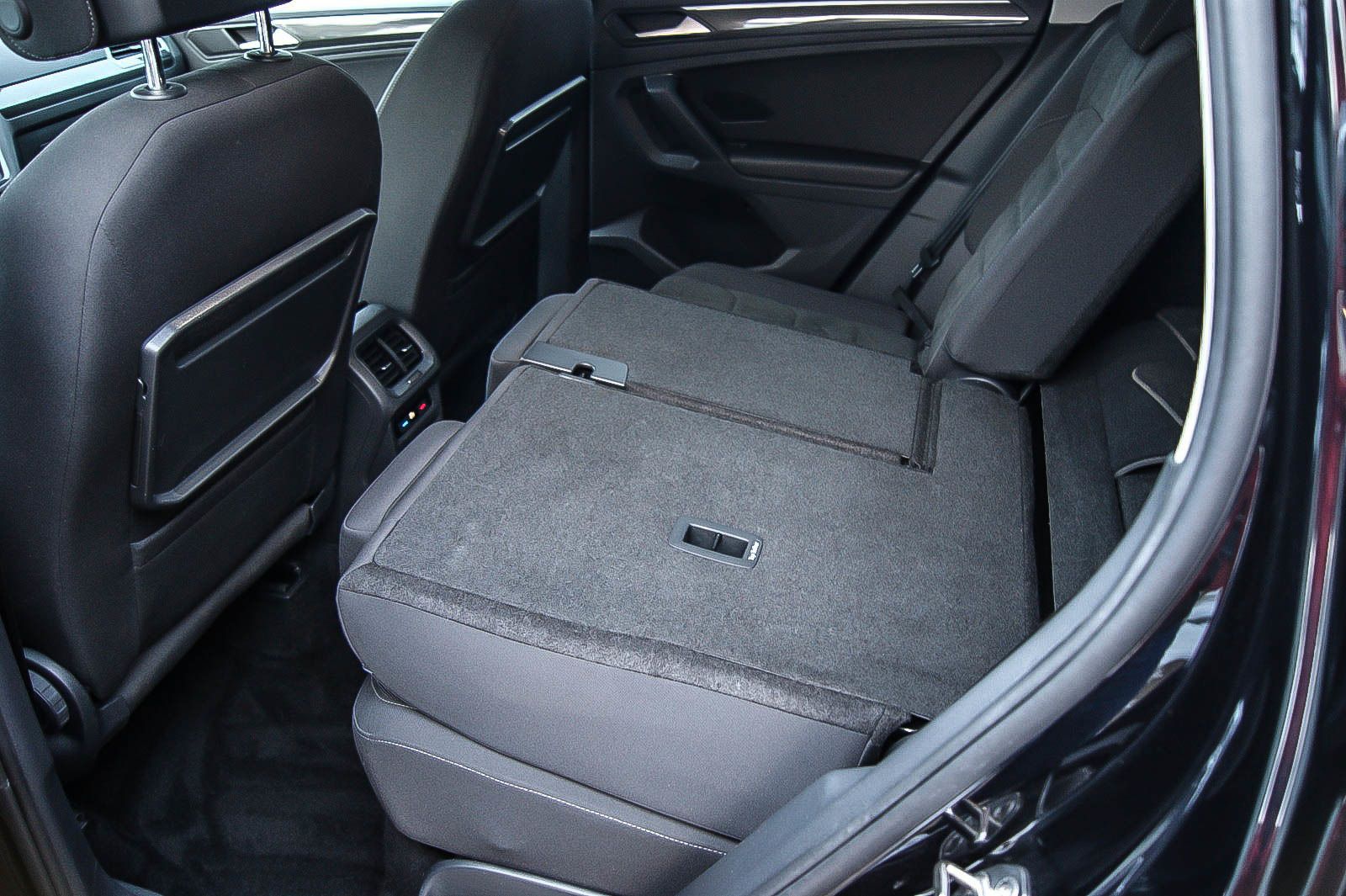 Fahrzeugabbildung Volkswagen Tiguan 2.0TDI 4Motion DSG R-LINE Black Style 19'