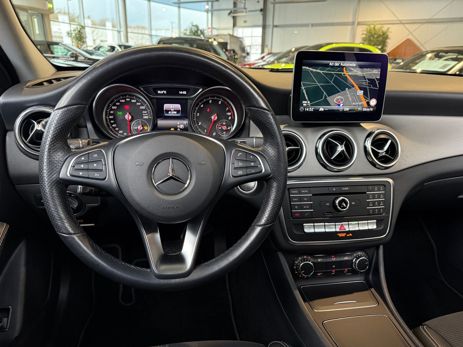 Fahrzeugabbildung Mercedes-Benz GLA 200 Night PANO LED NAVI